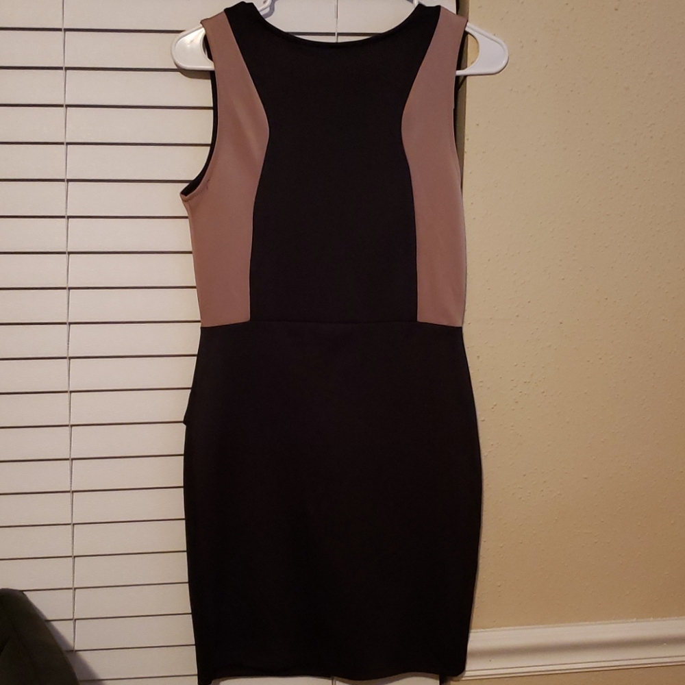 Dress - Picture 2 of 5